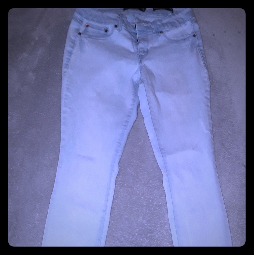 KOURTNEY KARDASHIAN sexy tight light blue jeans